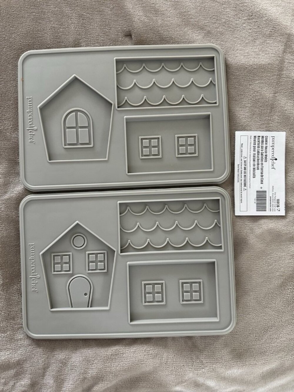 Pampered Chef Gingerbread House Silicone Cookie Mold # 100136 Set Of 2 w Recipe